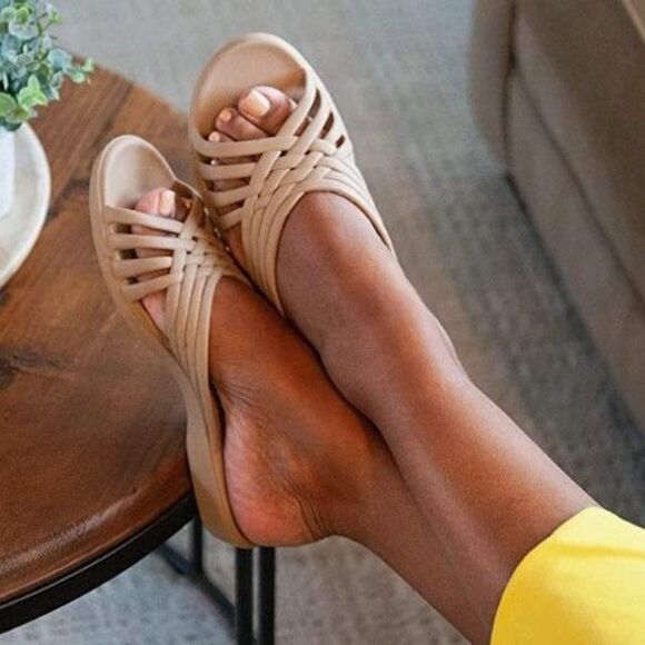 Okabashi Womens Size Large 9.5 to 10.5 Venice Slide Sandals Tan - Picture 1 of 9